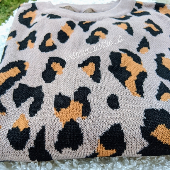 New Bold Leopard Print Lantern Sweater - Picture 4 of 8